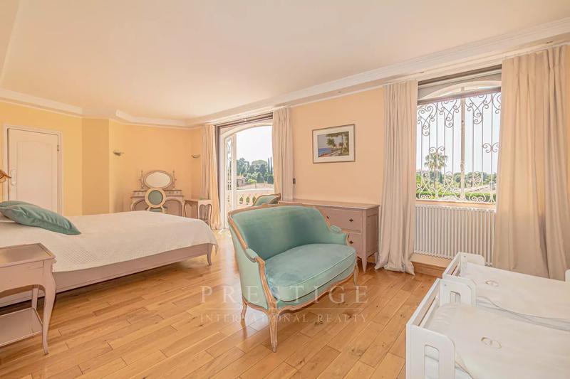 Maison - 347 m² - 7 pièces