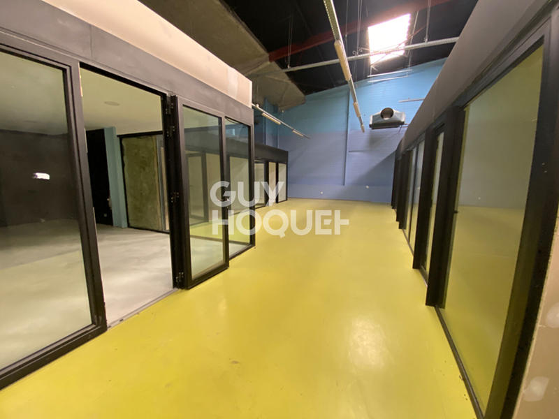 Local commercial - 600 m² - 2 pièces