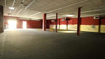 Local commercial - 1 220 m²