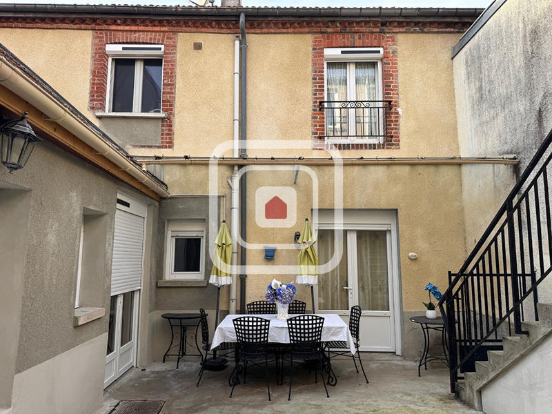 Maison - 218 m² - 10 pièces