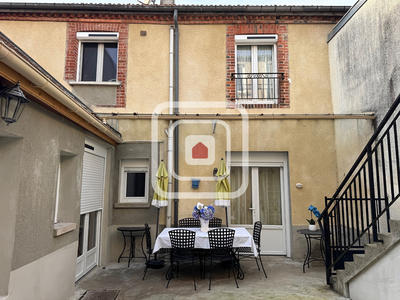 Maison - 218 m² - 10 pièces