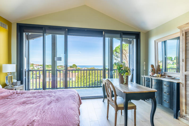 Maison - 425 m² - 12 pièces