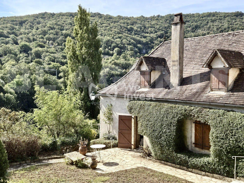 Maison - 257 m² - 11 pièces