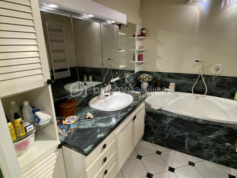 Corps de ferme - 240 m² - 10 pièces