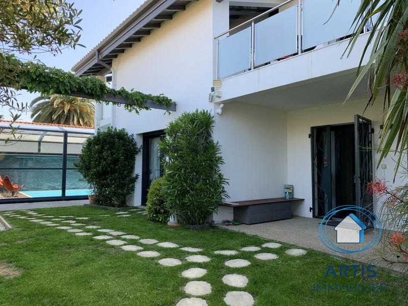 Villa - 215 m² - 5 pièces