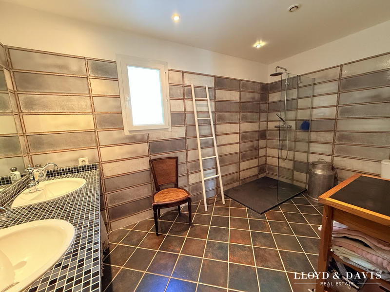 Maison - 200 m² - 7 pièces