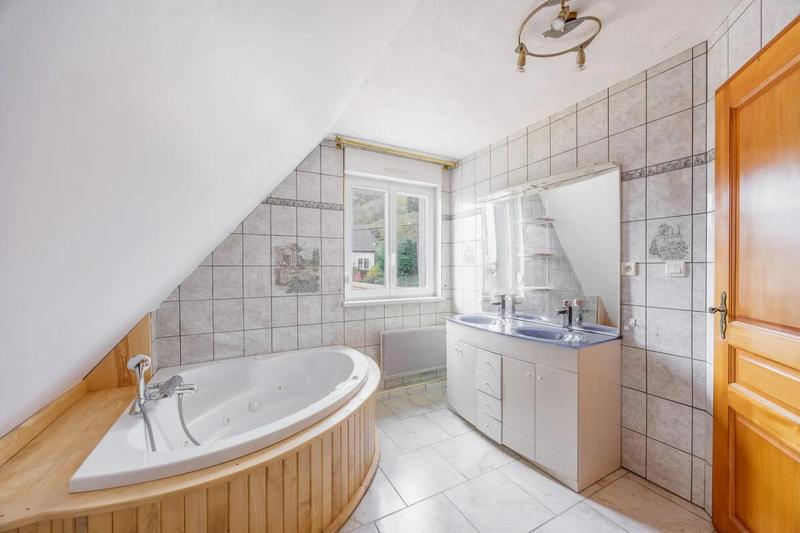 Maison - 200 m² - 5 pièces