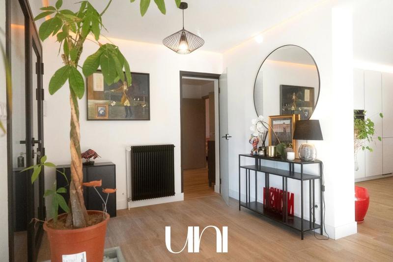 Maison - 265 m² - 8 pièces