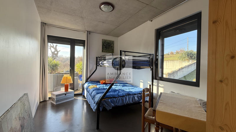 Maison - 241 m² - 8 pièces