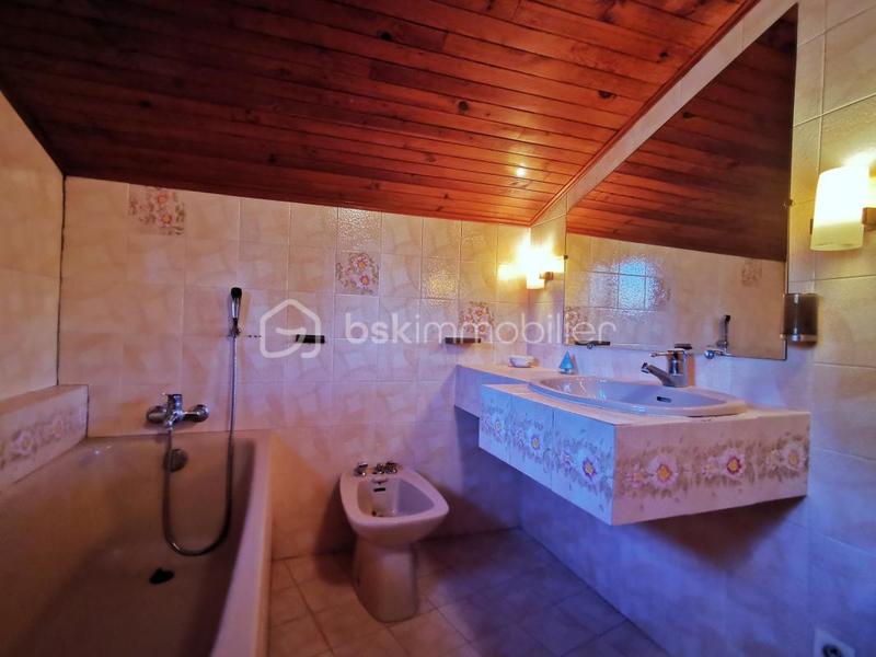 Maison traditionnelle - 138 m² - 138 pièces