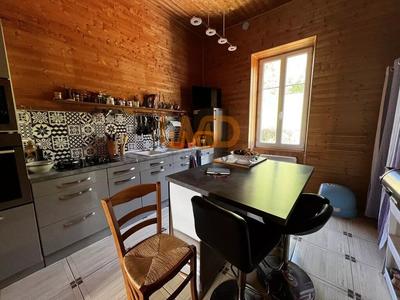 Propriété - 245 m² - 9 pièces