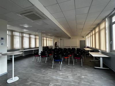 Bureau - 567 m²