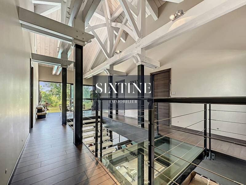 Maison contemporaine - 254 m² - 7 pièces