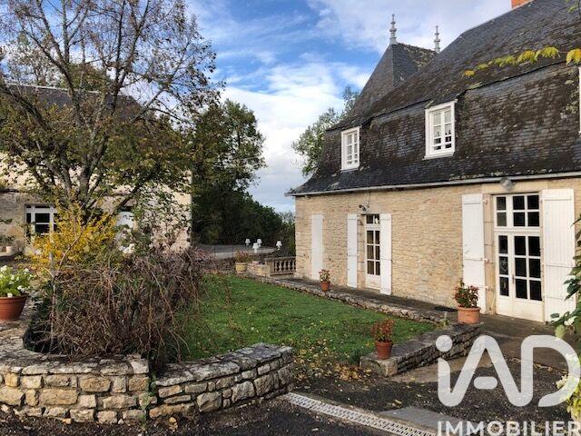 Maison - 1 000 m² - 30 pièces