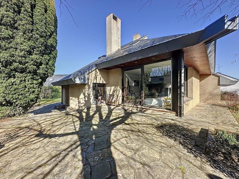 Maison - 220 m² - 9 pièces