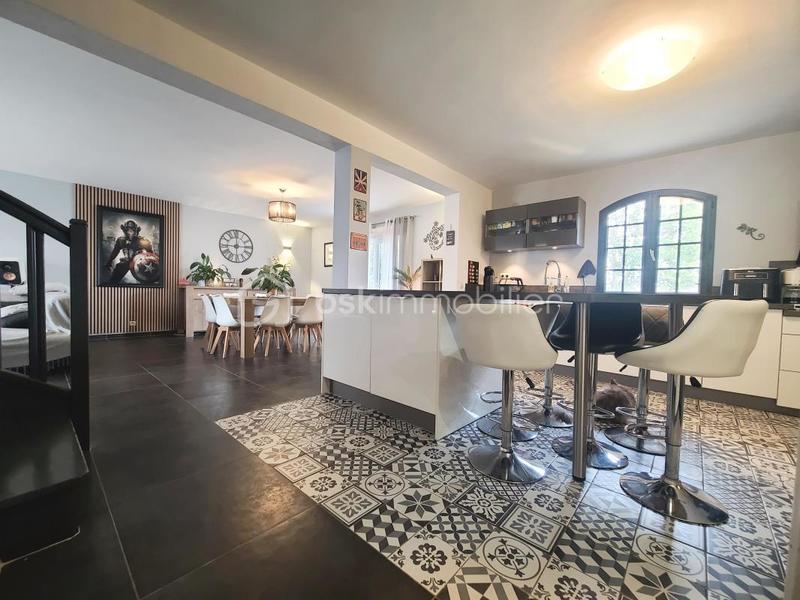 Pavillon - 185 m² - 9 pièces