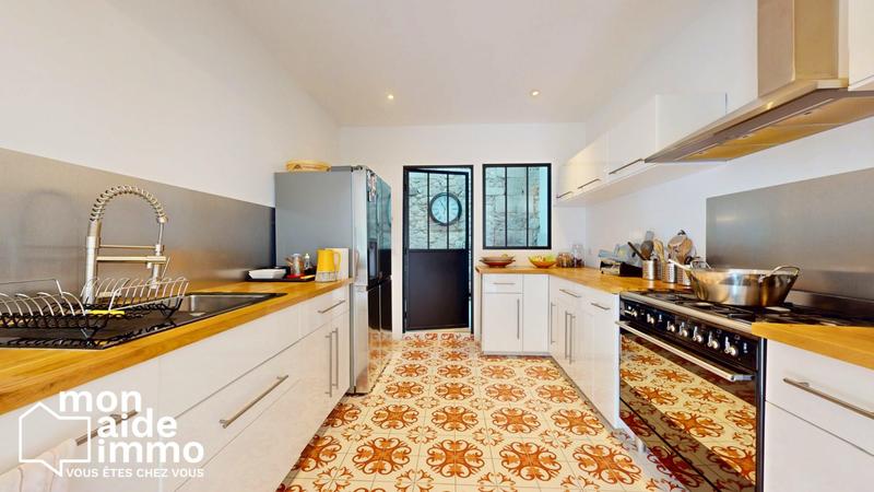 Maison - 180 m² - 7 pièces