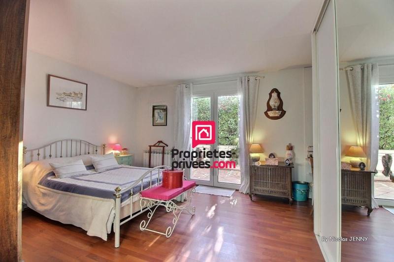 Maison - 225 m² - 7 pièces