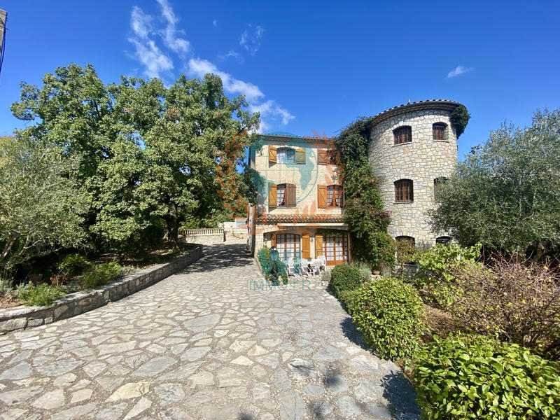 Maison - 420 m² - 17 pièces