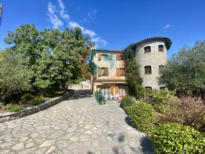 Maison - 420 m² - 17 pièces