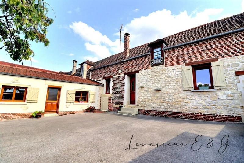 Maison - 137 m² - 6 pièces