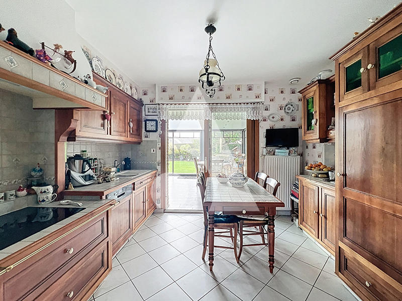 Maison - 185 m² - 8 pièces