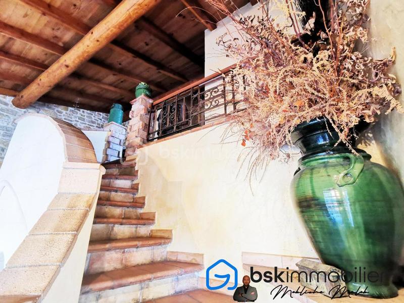 Maison - 208 m² - 7 pièces