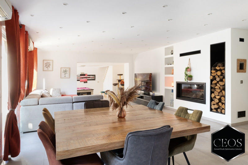 Maison - 280 m² - 8 pièces