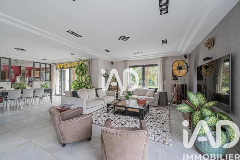 Maison - 527 m² - 9 pièces