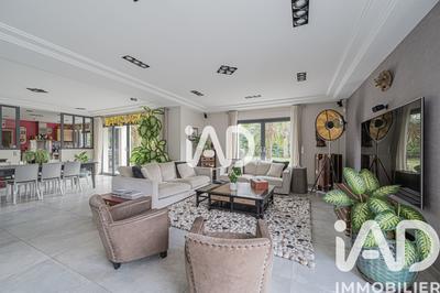 Maison - 527 m² - 9 pièces