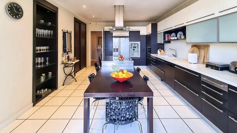 Villa - 378 m² - 11 pièces