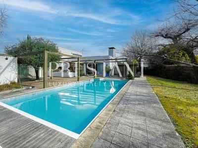 Maison - 209 m² - 6 pièces