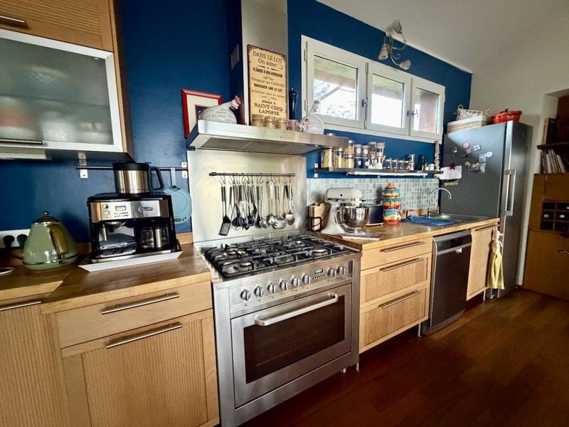 Propriété - 304 m² - 9 pièces