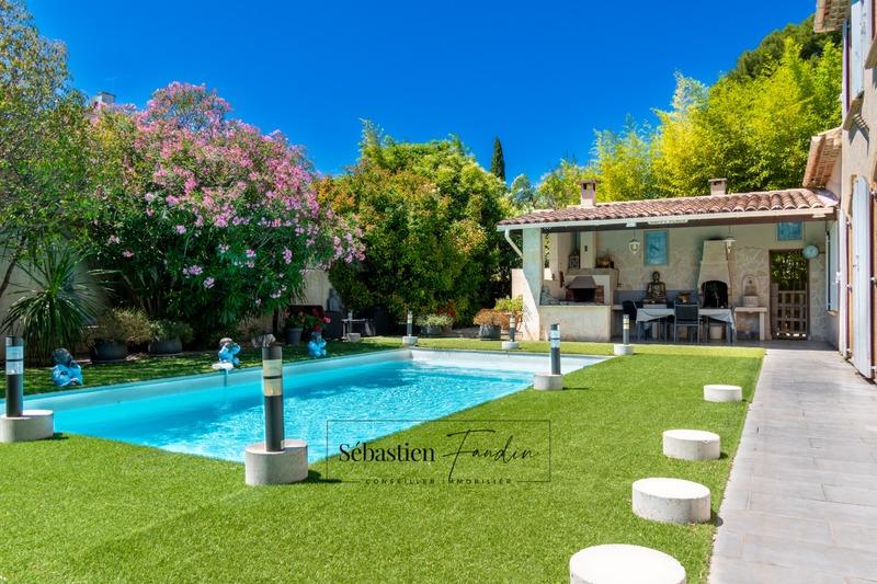 Maison - 162 m² - 5 pièces