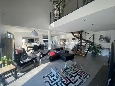 Maison - 200 m² - 8 pièces