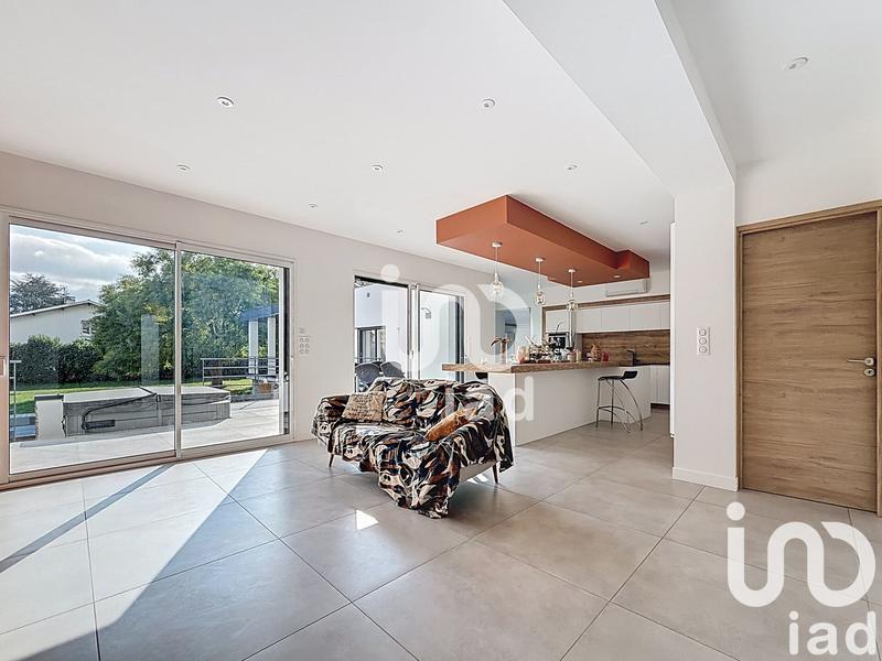 Maison - 207 m² - 6 pièces