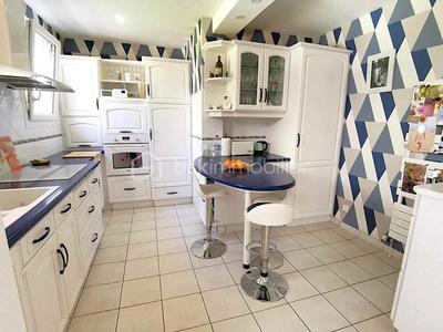 Maison - 248 m² - 11 pièces