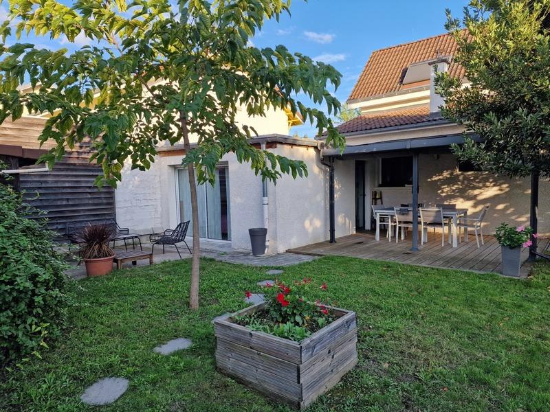 Maison - 95 m² - 5 pièces