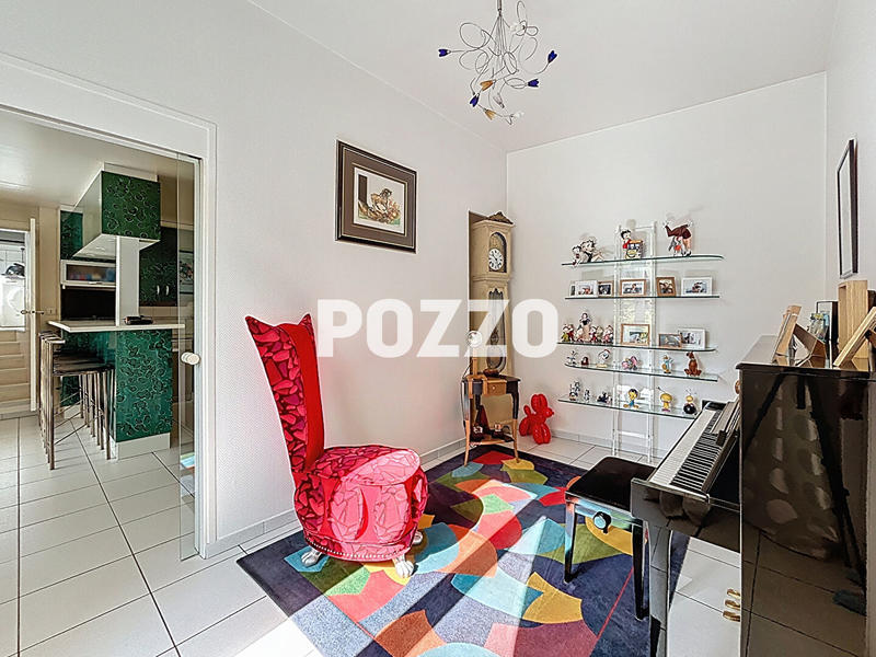 Maison - 225 m² - 10 pièces