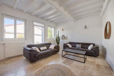 Maison - 201 m² - 7 pièces