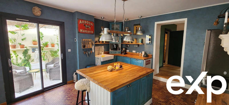 Maison traditionnelle - 177 m² - 7 pièces