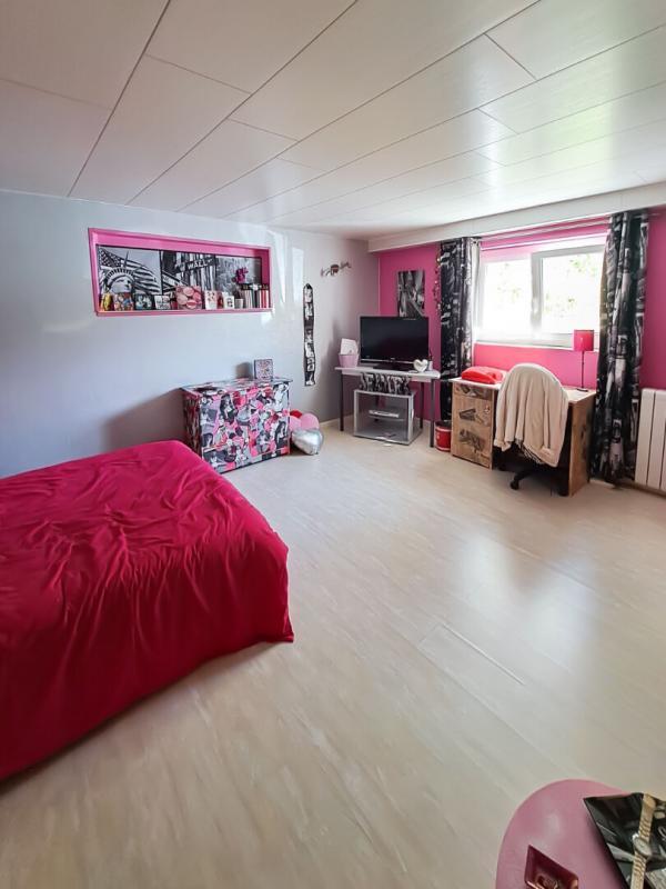 Maison - 222 m² - 8 pièces