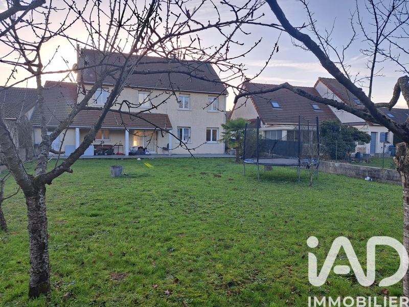 Maison - 180 m² - 8 pièces