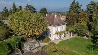 Maison - 241 m² - 10 pièces