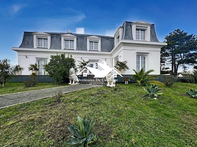 Maison - 230 m² - 9 pièces