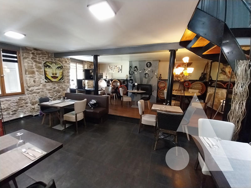 Maison - 210 m² - 6 pièces