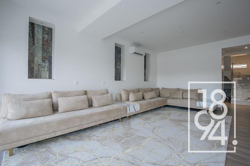 Maison - 280 m² - 7 pièces