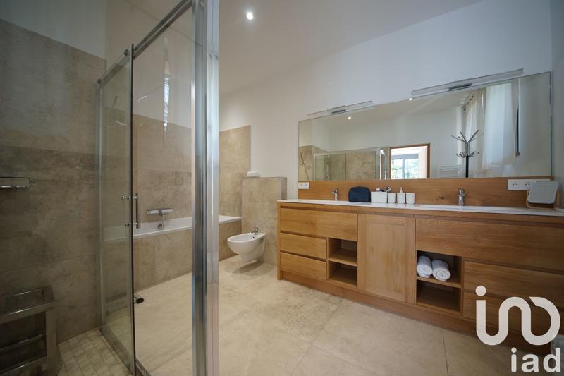 Maison - 250 m² - 9 pièces