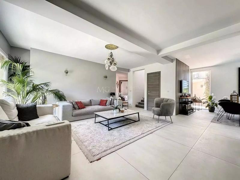 Maison - 400 m² - 10 pièces