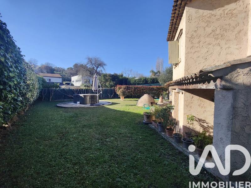 Appartement - 93 m² - 4 pièces